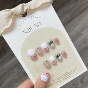 Uñas postizas hechas a mano con lindos dibujos animados de cerditos y rábanos