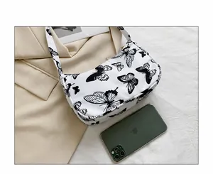 Comparaison détaillée du sac à bandoulière en toile avec motif papillon et sangle