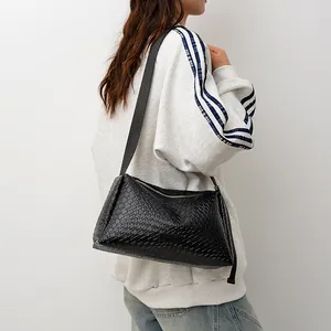Sac à bandoulière en cuir tressé noir avec sangle réglable et grande capacité pour femme