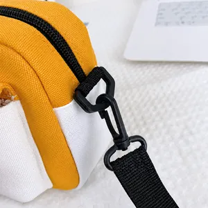 Detail of the detachable shoulder strap with black plastic swivel hook on canvas bag
