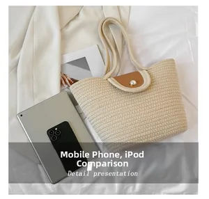 Détail du sac cabas tissé avec fermoir perle montrant le comparatif de taille iPad et mobile