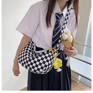 Schicke schwarz-weiße karierte Segeltuchtasche mit gelber Blume für Damen im Schulstil