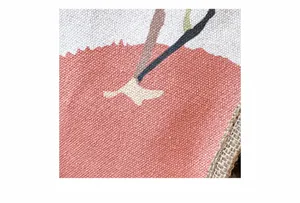 Detailaufnahme von Leinenstoff mit rosa und weißen Blöcken und abstrakten Mustern