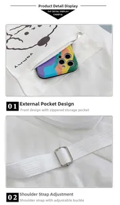 Détail du sac en toile blanche montrant la bandoulière réglable et la poche zippée