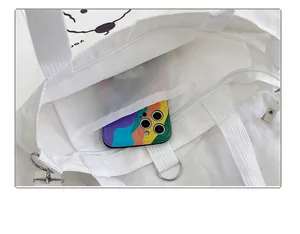 Détail du compartiment intérieur zippé du sac cabas en toile blanche pour rangement