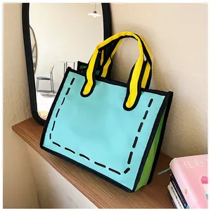 Detailansicht einer 2D-Cartoon-Canvas-Tasche auf einem Holzregal in einer Lifestyle-Szene