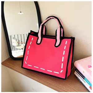 Nahaufnahme der 2D-Cartoon-Stil Handtasche in Pink mit schwarzen Konturen auf einem Holzregal