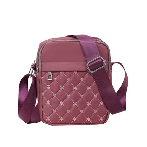 Sac bandoulière rose foncé avec broderie florale et bandoulière réglable femme