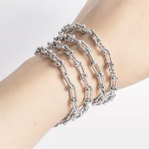 Collana a catena a maglie a U in acciaio inox argento con sfere in stile industrial moderno