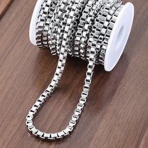 Détail de la chaîne box en acier inoxydable de 5mm sur bobine pour création de bijoux