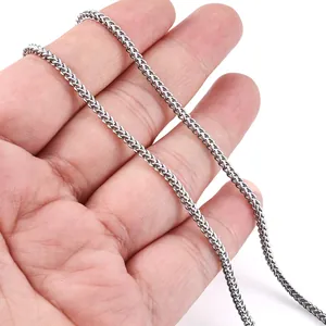 Cadena de trigo de acero inoxidable plateado para bisutería DIY sostenida a mano