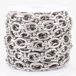 Détail de chaîne à maillons ovales en acier inoxydable argenté sur bobine pour bijoux