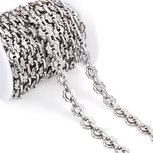 Silberne Edelstahl Gliederkette in Zahnradoptik auf Rolle für DIY Schmuckherstellung