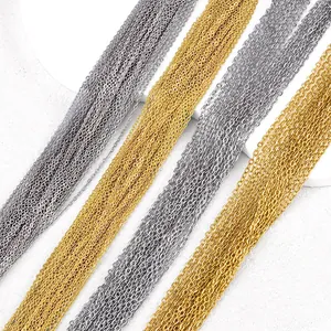 Détail macro de chaînes O en acier inoxydable or et argent pour création bijoux