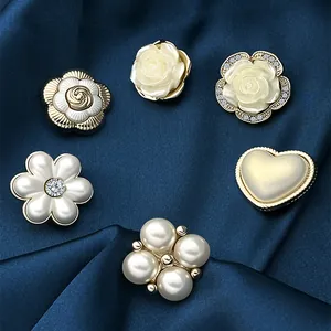 Set of 6 gold flower and pearl decorative buttons for elegant knitwear and coats