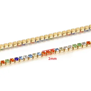 Catena tennis 2mm in acciaio inossidabile dorato con strass multicolore e maglie quadre