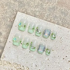 Handgefertigte Grüne Pflaumentee Farbverlauf Künstliche Fingernägel Französische Spitze 3D Blume Strass Eistransluzent Kurz Coffin