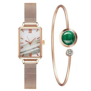 Orologio rettangolare oro rosa con quadrante marmoreo e set di bracciali malachite