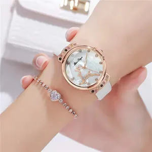 Ensemble Montre à Quartz et Bracelet pour Femme Or Rose Alliage Strass Colorés Motif de Cerf Bracelet en Similicuir Parure Bijoux Cadeau