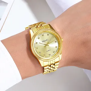 Montre à Quartz Homme Affaires Or Luxe Lunette Cannelée Cadran Strass Lumineux Bracelet en Alliage Montre Étanche Mode