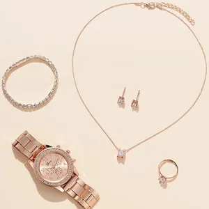 Elegantes 5-tlg. Schmuckset in Roségold mit Quarzuhr, Kette, Armband und Ohrsteckern