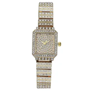 Lussuoso orologio da donna quadrato color oro con cristalli lucenti e movimento al quarzo