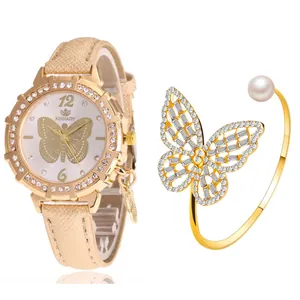 Montre papillon dorée avec lunette en diamants et bracelet en perles assorti