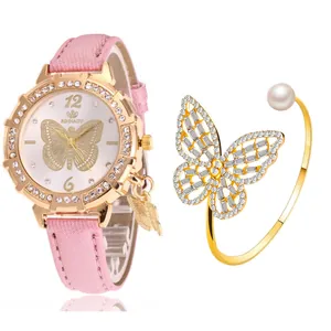 Gros plan sur la montre en cuir rose avec cadran papillon et bracelet en perles assorti