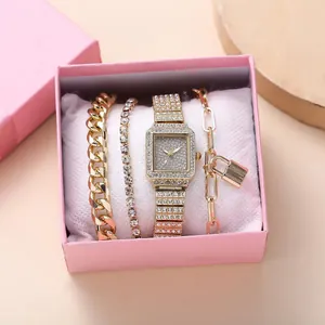 Coffret cadeau montre à quartz dorée et trois bracelets assortis dans un écrin rose