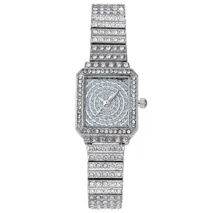 Montre à quartz carrée argentée pour femme avec bracelet serti de cristaux brillants