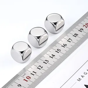Σετ τριών γυαλισμένων κύβων από ανοξείδωτο ατσάλι 16mm με φινίρισμα καθρέφτη και χάρακα
