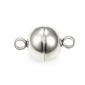 Dettaglio di chiusure magnetiche sferiche in acciaio inossidabile per gioielli DIY