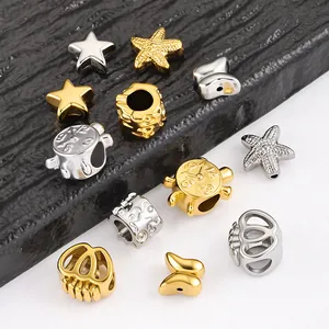 Verscheidenheid aan goud- en zilverkleurige roestvrijstalen kralen voor DIY sieraden