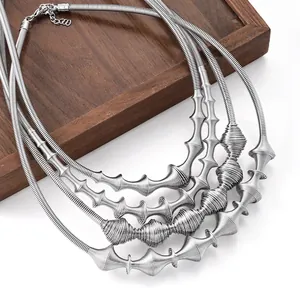 Collar de Bobina de Resorte de Acero Inoxidable Estilo Industrial Mujer Cadena de Clavícula Geométrica Joyería Moderna