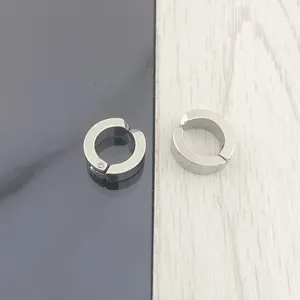 Orecchini a clip in acciaio inossidabile argento lucido, stile punk per lobi senza buchi