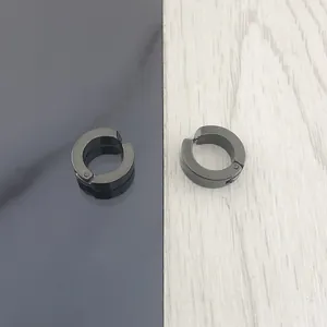 Orecchini a clip in acciaio inossidabile nero lucido per orecchie senza buco punk