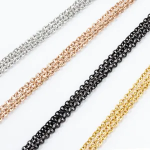Detalle de cadenas de acero inoxidable de 2mm en plata, oro rosa, negro y opciones de oro