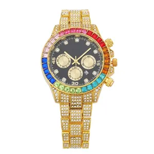 Detail der Luxus-Quarzuhr in Gold mit Regenbogen-Lünette und vollbesetztem Diamantarmband