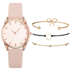 Dettaglio set orologio da donna rosa con quadrante floreale e bracciali coordinati