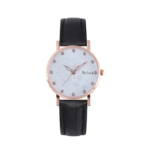 Minimalistische Damen-Quarzuhr mit Roségoldgehäuse, weißem Zifferblatt und schwarzem Lederarmband