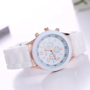 Geneva Damenquarzuhr mit weißem Silikonarmband und Roségold-Gehäuse mit Struktur