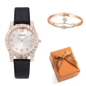 Ensemble de Montre à Quartz Mode pour Femmes avec Bracelet Étoile et Boîte Cadeau Boîtier en Alliage Strass Bracelet en Cuir PU