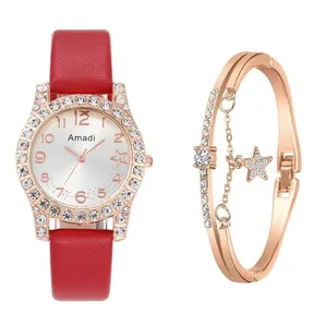 Détail montre bracelet rouge avec lunette en strass et bracelet étoile or rose