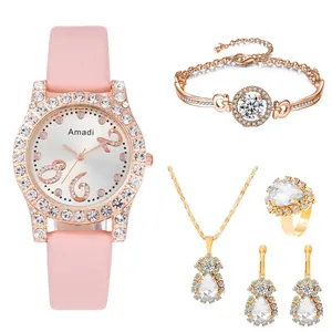Set dettagliato orologio in pelle rosa con collana, bracciale, orecchini e anello oro rosa