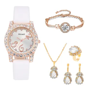 Set di 5 gioielli con orologio in cinturino di pelle bianca e accessori in cristallo