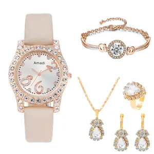 Dettaglio set orologio Amadi oro rosa con collana e anello a goccia di cristallo
