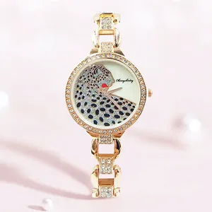 Elegante goldene Quarzuhr mit diamantbesetztem Leoparden-Zifferblatt und Metallband