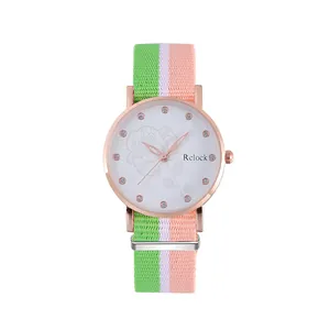 Damen Armbanduhr mit Regenbogen-Canvas-Armband und rotgoldenen floralen Zifferblattgehäuse