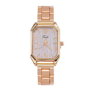 Montre à quartz rectangulaire élégante pour femme en or rose avec bracelet métal