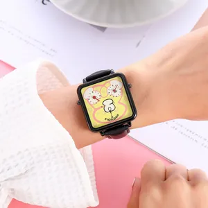 Modieus quartzhorloge met schattige hond wijzerplaat en zwarte lederen band gedragen aan pols